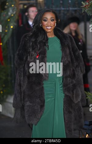 Beverley Knight che arriva per i Royal Carols - insieme al servizio natalizio all'Abbazia di Westminster a Londra. Data immagine: Venerdì 8 dicembre 2023. Foto Stock