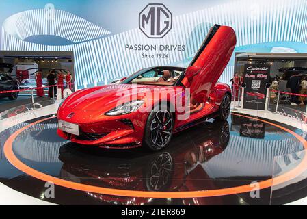 Nonthaburi, Thailandia. 8 dicembre 2023. Un'auto MG Cyberster esposta durante la 40a Thailand International Motor Expo presso la sala Impact Challenger di Nonthaburi. Credito: SOPA Images Limited/Alamy Live News Foto Stock