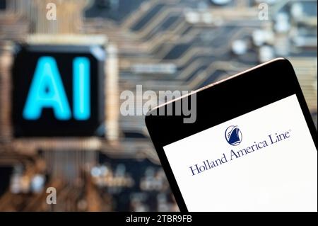 Cina. 3 novembre 2023. In questa foto, il logo della compagnia di navigazione Holland America Line è visualizzato su uno smartphone con un chip di intelligenza artificiale (ai) e un simbolo sullo sfondo. (Immagine di credito: © Budrul Chukrut/SOPA Images via ZUMA Press Wire) SOLO USO EDITORIALE! Non per USO commerciale! Foto Stock