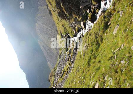 Percorso suggestivo del torrente Seebach sul sentiero escursionistico per Hundstaller SEE (2289m9), escursione nei pressi di Inzing, Innsbruck Land, Stubai Alps, Tirolo, Austria Foto Stock