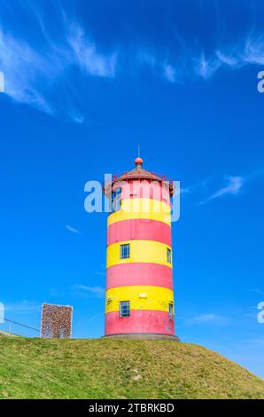 Germania, bassa Sassonia, Frisia orientale, Pilsum, diga del Mare del Nord, faro Pilsum Foto Stock