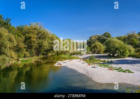 Germania, Baviera, Monaco, Sendling, Isar Valley, Flaucher, braccio Isar, vista da Flauchersteg Foto Stock