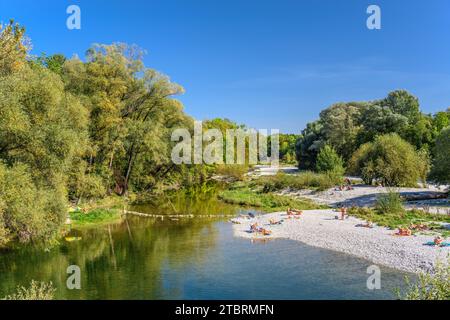 Germania, Baviera, Monaco, Sendling, Isar Valley, Flaucher, braccio Isar, vista da Flauchersteg Foto Stock