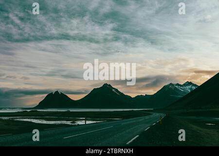 Stokksnes rappresenta un luogo perfetto per fotografi e amanti della natura Foto Stock