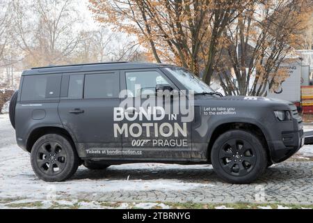 Praga, Repubblica Ceca, 8 dicembre 2023. Press Day alla mostra "Bond in Motion" presso il quartiere fieristico di Praga, Repubblica Ceca. La mostra copre sei decenni di storia dei film di James Bond e comprende oltre 75 veicoli. La mostra resterà aperta fino al 31 marzo 2024. Nella foto: © Piotr Zajac/Alamy Live News Foto Stock