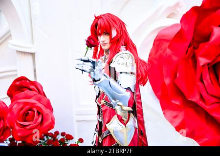 Shanghai, Cina. 8 dicembre 2023. Game Honkai: Star Rail e la Beijing Academy of Garden Sciences esporranno una nuova varietà di rose a Shanghai, in Cina, l'8 dicembre 2023. (Foto di Costfoto/NurPhoto) credito: NurPhoto SRL/Alamy Live News Foto Stock
