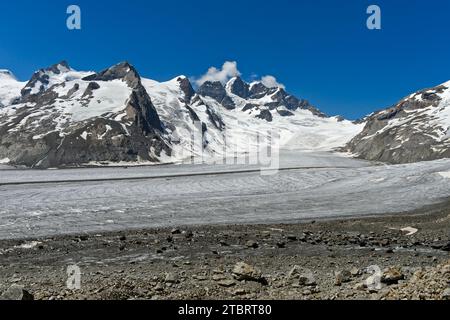 Vista dal ghiacciaio Konkordiaplatz sul ghiacciaio Jungfraufirn fino alla cima dello Jungfrau, alla regione dell'Aletsch, al Grindelwald, all'Oberland Bernese, in Svizzera Foto Stock