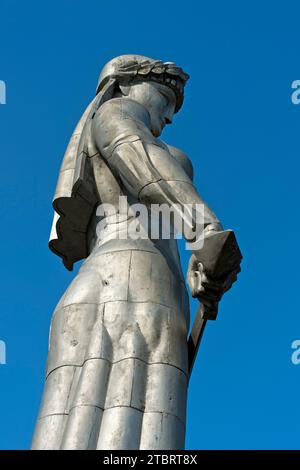 Statua della madre della Georgia, Kartlis Deda, vista profilo, Tbilisi, Georgia Foto Stock