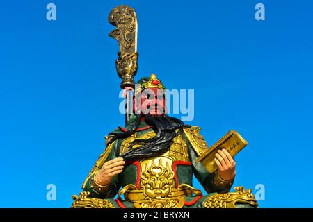 Statua in bronzo del generale cinese Guan Yu, santuario Guan Yu, Koh Samui, Thailandia Foto Stock