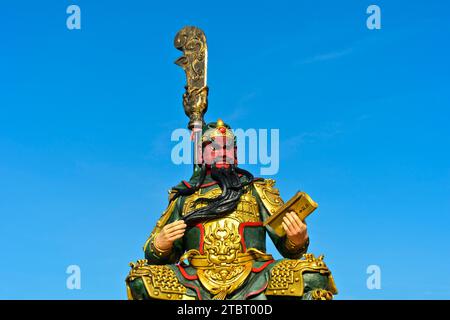 Statua in bronzo del generale cinese Guan Yu, santuario Guan Yu, Koh Samui, Thailandia Foto Stock