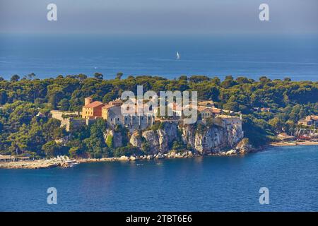 Vista aerea di Fort Royal sull'Ile Saint-Marguerite nella baia di Cannes, nel sud della Francia. Foto Stock