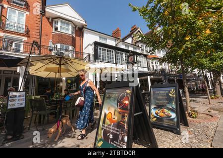 Inghilterra, Kent, Tunbridge Wells, The Pantiles, ristoranti e caffetterie Foto Stock