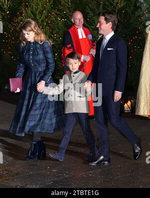 Londra, Regno Unito. 8 dicembre 2023. Principessa Beatrice, Edoardo Mapelli mozzi e Christopher Woolf Mapelli mozzi frequentano il Together at Christmas Carol Service, Abbazia di Westminster, Londra. Credito: Doug Peters/EMPICS/Alamy Live News Foto Stock