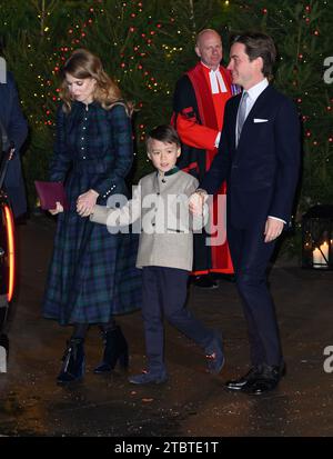 Londra, Regno Unito. 8 dicembre 2023. Principessa Beatrice, Edoardo Mapelli mozzi e Christopher Woolf Mapelli mozzi frequentano il Together at Christmas Carol Service, Abbazia di Westminster, Londra. Credito: Doug Peters/EMPICS/Alamy Live News Foto Stock