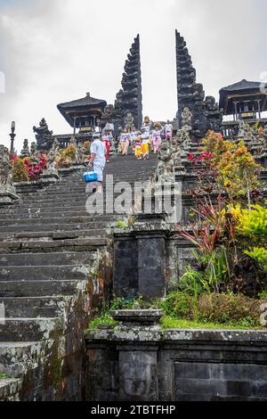 Il Tempio di Besakih sul vulcano Agung, il tempio più sacro e importante della fede indù a Bali, è anche conosciuto come il Tempio madre, un grande edificio storico con molta storia Foto Stock