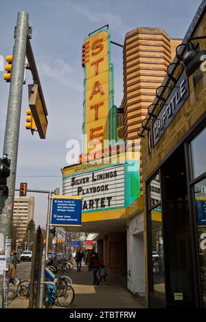 Vivace vita urbana e storico teatro Marquee STATE nel centro di Ann Arbor Foto Stock