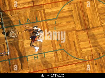 BOSTON, ma - 12 DICEMBRE: Ed Fleming #3 dei Rochester Royals va in campo durante una partita NBA contro i Boston Celtics il 12 dicembre 1956 al Boston Garden di Boston, Massachusetts. (Foto di Hy Peskin) *** didascalia locale *** ed Fleming Foto Stock