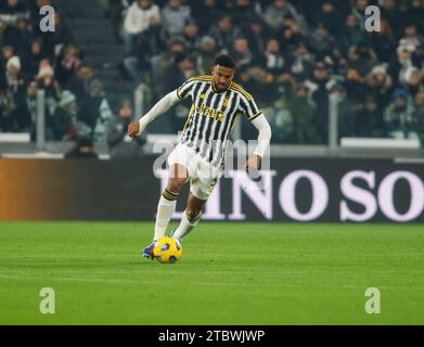 Torino, Italia. 8 dicembre 2023. Gleison Bremer Silva Nascimento, noto come Gleison Bremer della Juventus, visto in azione durante la partita tra Juventus FC e Napoli come parte della serie A italiana, partita di calcio allo stadio Allianz di Torino. Punteggio finale; Juventus FC 1 - 0 SSC Napoli. Credito: SOPA Images Limited/Alamy Live News Foto Stock