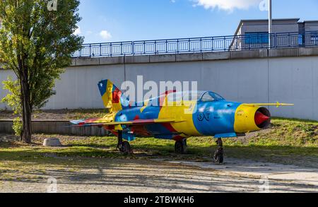 Una foto del colorato Mikoyan-Gurevich MIG-21U del complesso industriale di Vitkovice inferiore Foto Stock