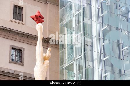 Una foto del popolo spagnolo ha un sentiero che conduce a una scultura Star (El pueblo espanol tiene un camino que conduce a una estrella in spagnolo) Foto Stock