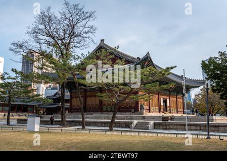 Deoksugung palazzo reale della dinastia Joseon a Seul, Corea del Sud, il 19 novembre 2023 Foto Stock