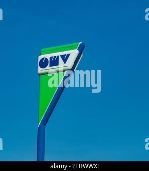 Un'immagine del segno di una stazione di servizio OMV Foto Stock