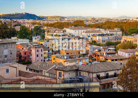 Splendida vista aerea del centro di Roma al sole tramonto in Italia Foto Stock