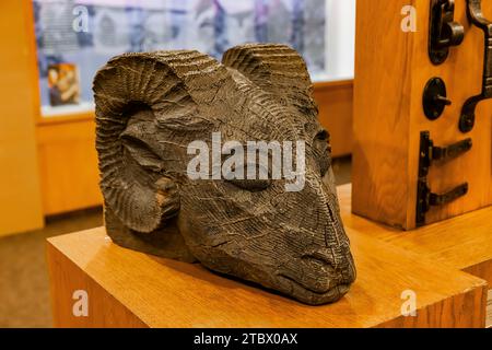 La testa di RAM con sculture in legno create durante l'era WPA del Timberline Lodge sul Monte Hood, Mt. Hood National Forest, Oregon, USA Foto Stock