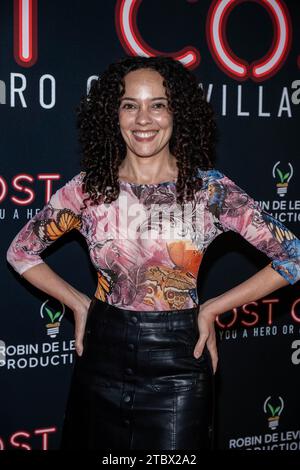 Los Angeles, USA. 8 dicembre 2023. L'attrice Victoria Savage partecipa alla prima del film cosplay di Los Angeles LOST COS al Laemmle NoHo 7 Cinemas, Los Angeles, CA 8 dicembre 2023 Credit: Eugene Powers/Alamy Live News Foto Stock