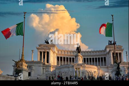 Persone che visitano l'altare della Patria in Piazza Venezia, il 26 settembre 2016 Foto Stock