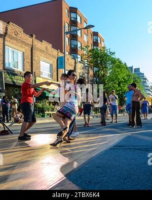 Toronto, Canada - 14 febbraio 2013: Scena diurna di salsa su Saint Clair Avenue West. Tradizionale festival estivo annuale latino-americano. Foto Stock