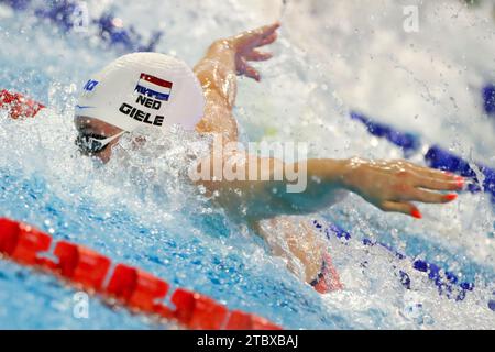 Otopeni, Romania. 9 dicembre 2023. OTOPENI, ROMANIA - 9 DICEMBRE: Tessa Giele dei Paesi Bassi gareggia nella farfalla femminile dei 50 m durante i 2023 campionati europei di nuoto a corto raggio del 9 dicembre 2023 a Otopeni, Romania. (Foto di Nikola Krstic/BSR Agency) credito: BSR Agency/Alamy Live News Foto Stock