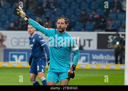 Sinsheim, Deutschland. 8 dicembre 2023. Oliver Baumann (TSG 1899 Hoffenheim, n. 01) TSG 1899 Hoffenheim vs. VfL Bochum, Fussball, Herren, 1. Bundesliga, 14. Spieltag, Saison 23/24, GER, 08.12.2023, DFL/DFB REGULATIONS PROIBISCONO QUALSIASI USO DI FOTOGRAFIE COME SEQUENZE DI IMMAGINI E/O QUASI-VIDEO, foto: Eibner-Pressefoto/Wolfgang Frank Credit: dpa/Alamy Live News Foto Stock