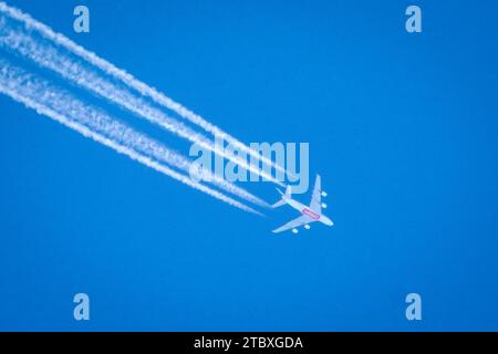 BLUE E REDISHYELLOW SKY IN TUTTO IL MONDO Foto Stock