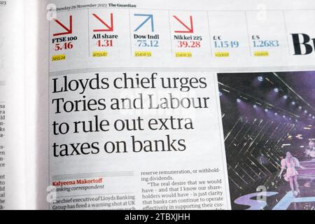 "Il capo dei Lloyds esorta i conservatori e i laburisti a escludere le tasse supplementari sulle banche" Guardian Newspaper headline business article 29 November 2023 London UK Foto Stock