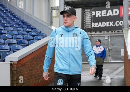 Blackburn, Regno Unito. 31 agosto 2023. Sammie Szmodics n. 8 del Blackburn Rovers arriva allo stadio prima della partita del campionato Sky Bet Blackburn Rovers vs Leeds United a Ewood Park, Blackburn, Regno Unito, il 9 dicembre 2023 (foto di Steve Flynn/News Images) a Blackburn, Regno Unito il 31/8/2023. (Foto di Steve Flynn/News Images/Sipa USA) credito: SIPA USA/Alamy Live News Foto Stock