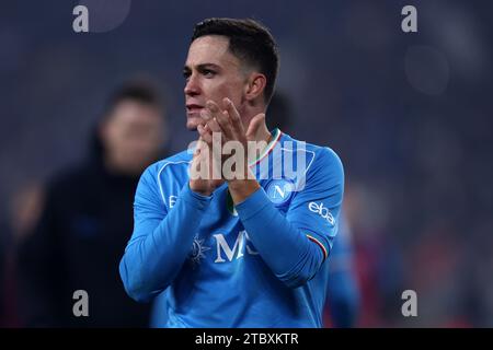 Torino, Italia. 8 dicembre 2023. Giacomo Raspadori della SSC Napoli gestisce durante la partita di serie A tra Juventus FC e SSC Napoli allo Stadio Allianz l'8 dicembre 2023 a Torino. Crediti: Marco Canoniero/Alamy Live News Foto Stock