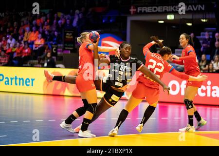 Frederikshavn, Danimarca. 8 dicembre 2023. Lysa Tchaptchet (61) della Spagna vista durante la partita IHF World Handball Championship 2023 tra Repubblica Ceca e Spagna all'Arena Nord di Frederikshavn. (Foto: Gonzales Photo/Alamy Live News Foto Stock