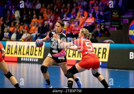 Frederikshavn, Danimarca. 8 dicembre 2023. Carmen Campos (6) della Spagna vista durante la partita IHF World Handball Championship 2023 tra Repubblica Ceca e Spagna all'Arena Nord di Frederikshavn. (Foto: Gonzales Photo/Alamy Live News Foto Stock