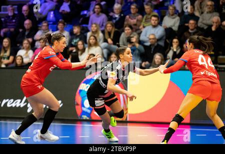 Frederikshavn, Danimarca. 8 dicembre 2023. Alicia Fernandez (34) della Spagna vista durante la partita IHF World Handball Championship 2023 tra Repubblica Ceca e Spagna all'Arena Nord di Frederikshavn. (Foto: Gonzales Photo/Alamy Live News Foto Stock