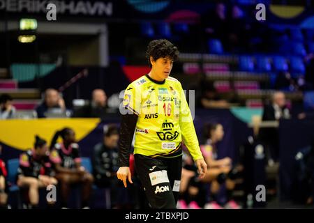 Frederikshavn, Danimarca. 8 dicembre 2023. La spagnola AMercedes Castellanos (16) è stata vista durante la partita IHF World Handball Championship 2023 tra Repubblica Ceca e Spagna all'Arena Nord di Frederikshavn. (Foto: Gonzales Photo/Alamy Live News Foto Stock