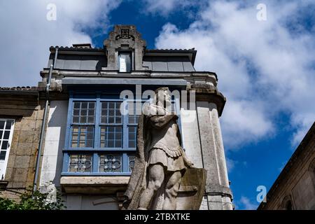 Estatua del Rey Alfonso II de Asturias, El Casto - il casto , Santiago de Compostela, Galizia, Spagna Foto Stock