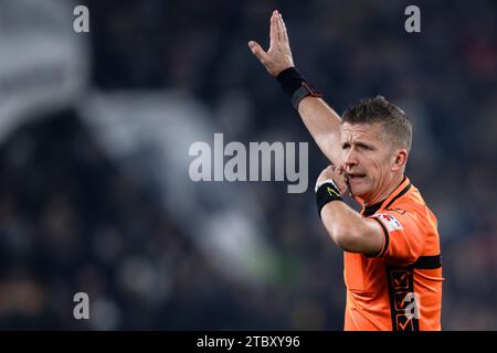 Torino, Italia. 8 dicembre 2023. L'arbitro Daniele Orsato gestisce durante la partita di serie A tra Juventus FC e SSC Napoli. Crediti: Nicolò campo/Alamy Live News Foto Stock