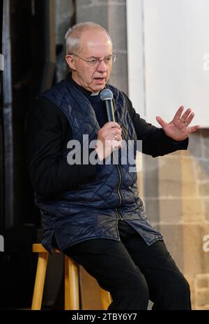 Hereford, Herefordshire, Regno Unito - sabato 9 dicembre 2023 - l'Arcivescovo di Canterbury Justin Welby interviene durante una visita alla chiesa di St Peters a Hereford. Foto Steven May / Alamy Live News Foto Stock