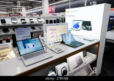 Notebook visti nel centro commerciale di Danzica. Foto Stock