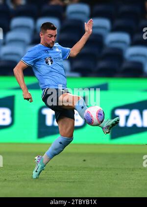 Moore Park, Australia. 9 dicembre 2023. Róbert Mak del Sydney FC è visto in azione durante il 7° round della stagione A-League 2023/24 tra Sydney FC e MacArthur FC tenutosi all'Allianz Stadium. Punteggio finale MacArthur FC 2:0 Sydney FC. (Foto di Luis Veniegra/SOPA Images/Sipa USA) credito: SIPA USA/Alamy Live News Foto Stock