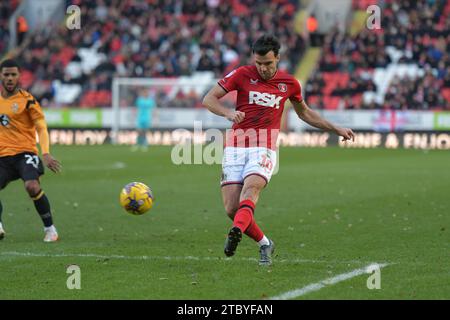 Londra, Inghilterra. 9 dicembre 2023. Scott Fraser del Charlton Athletic durante il match Sky Bet EFL League One tra Charlton Athletic e Cambridge United. Kyle Andrews/Alamy Live News Foto Stock