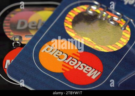 Praga, Repubblica Ceca. 9 dicembre 2023. Immagine del logo MASTERCARD su una carta di credito. (Immagine di credito: © Slavek Ruta/ZUMA Press Wire) SOLO USO EDITORIALE! Non per USO commerciale! Foto Stock