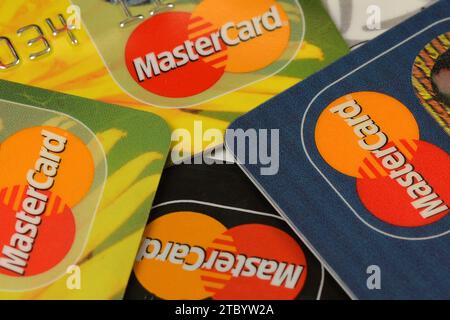 Praga, Repubblica Ceca. 9 dicembre 2023. Immagine del logo MASTERCARD su una carta di credito. (Immagine di credito: © Slavek Ruta/ZUMA Press Wire) SOLO USO EDITORIALE! Non per USO commerciale! Foto Stock