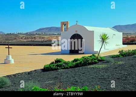 La graziosa chiesa bianca la Ermita de Nuestra Señora del Buen Viaje a El Cotillo, Fuerteventura, Isole Canarie, Spagna, Foto Stock